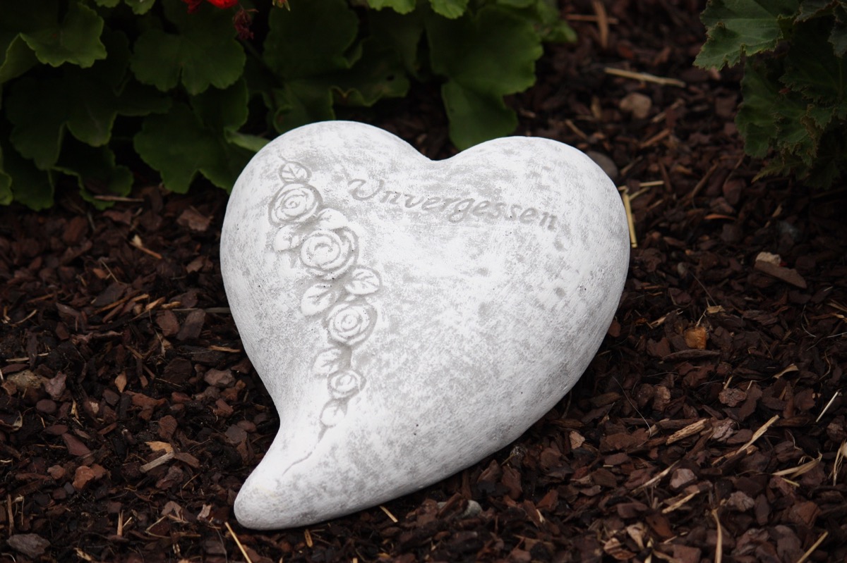 Grabschmuck Pflanzherz /"Unvergessen/" Steinguss Pflanzschale Herz Frostfest