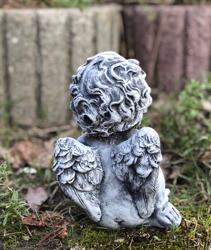 Steinfigur sitzend Engel Steinguss frostfest wetterfest Gartenfigur