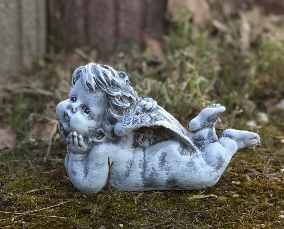 Steinfigur Gartenfigur Grabschmuck liegender Engel frostfest wetterfest